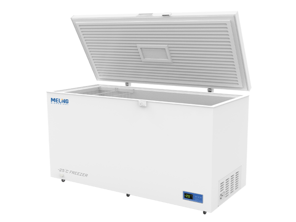 The Biomedical Chest Freezer -10 to -25°C, 508lt, with a 508lt capacity, features an open lid revealing its empty interior. The digital control panel at the bottom right corner displays -22°C, and the brand logo "Meling" prominently adorns the front. Ideal for maintaining temperatures between -10 to -25°C.