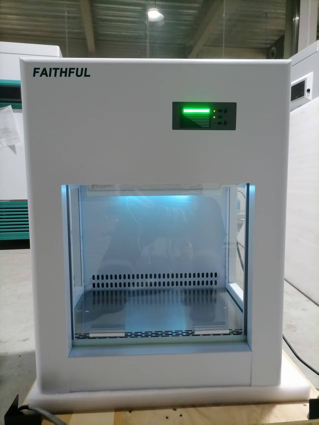 The Laminar Flow Cabinet (Vertical Class 100) features a colour screen LCD controller for operator and environment protection.