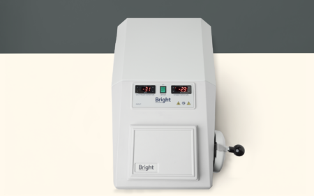 A white Starlet Portable Cryostat labeled "Bright" features digital displays at -31°C and -23°C, a side handle, and is shown against a two-tone background.